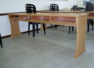 שולחן תפילה עם תאים שולחן תפילה עם תאים